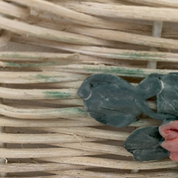 Bathroom Wicker Basket Shelf With 3-D Rose Design - Picture 4 of 9